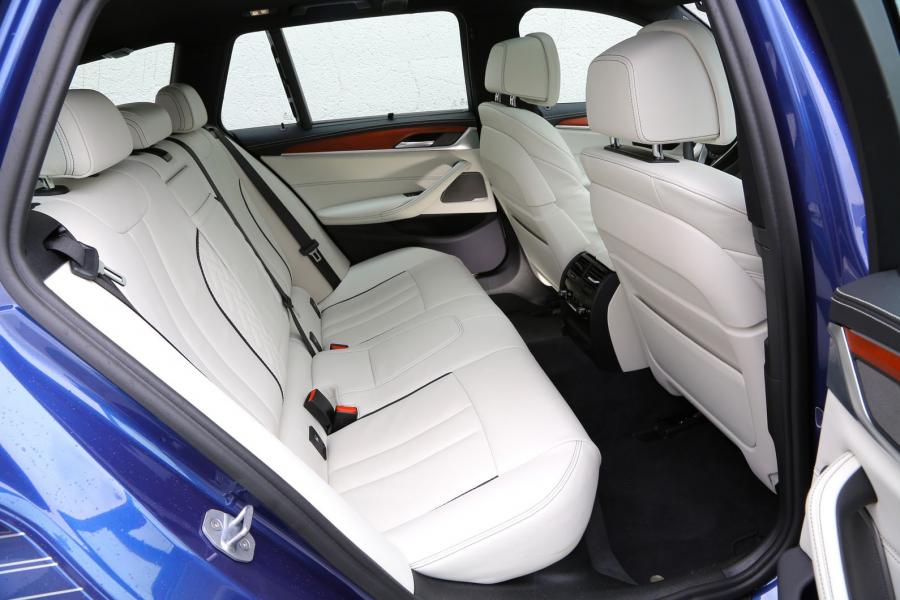 Интерьер Alpina B5 Bi-Turbo Touring (G31) 2017 года  (WW) (фото 8 из 25)